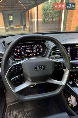 Позашляховик / Кросовер Audi Q4 e-tron 2024 в 