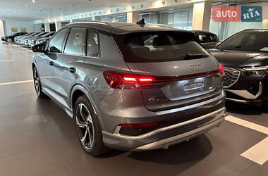 Позашляховик / Кросовер Audi Q4 e-tron 2023 в 
