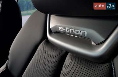 Позашляховик / Кросовер Audi Q4 e-tron 2025 в 