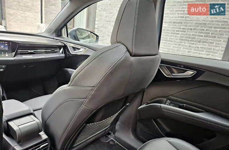 Внедорожник / Кроссовер Audi Q4 e-tron 2023 в Львове