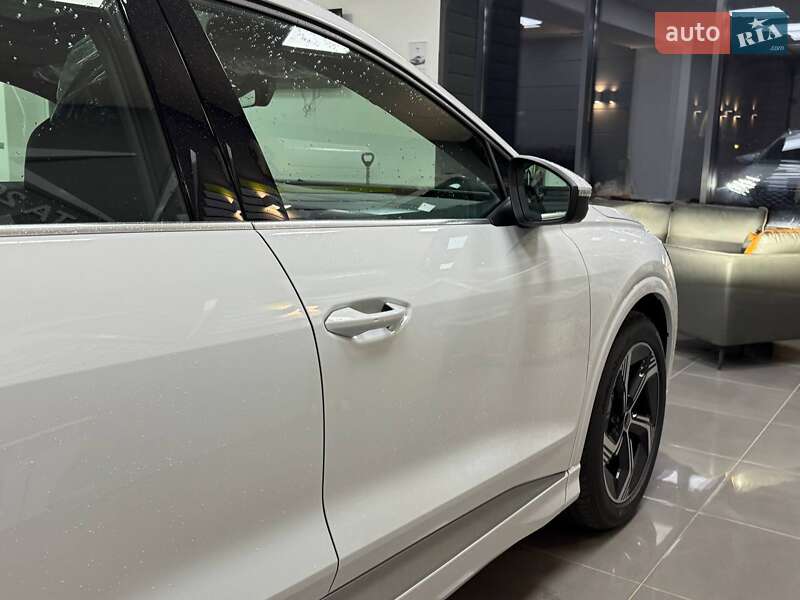 Внедорожник / Кроссовер Audi Q4 e-tron 2025 в Звенигородке