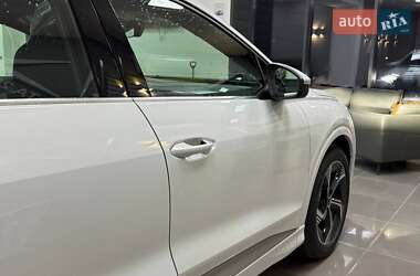 Внедорожник / Кроссовер Audi Q4 e-tron 2025 в 
