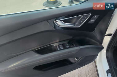 Внедорожник / Кроссовер Audi Q4 e-tron 2023 в 