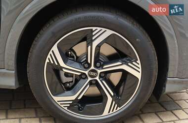 Внедорожник / Кроссовер Audi Q4 e-tron 2025 в 