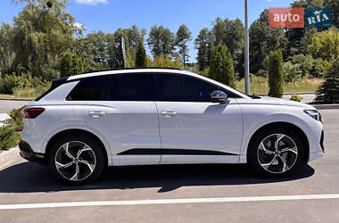 Внедорожник / Кроссовер Audi Q4 e-tron 2023 в 