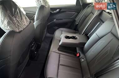 Внедорожник / Кроссовер Audi Q4 e-tron 2025 в 