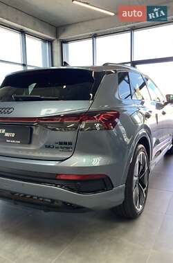 Позашляховик / Кросовер Audi Q4 e-tron 2024 в 