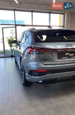 Позашляховик / Кросовер Audi Q4 e-tron 2024 в 