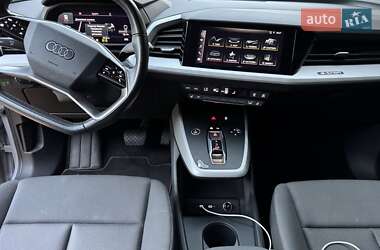 Позашляховик / Кросовер Audi Q4 e-tron 2021 в 