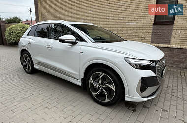 Позашляховик / Кросовер Audi Q4 e-tron 2023 в 
