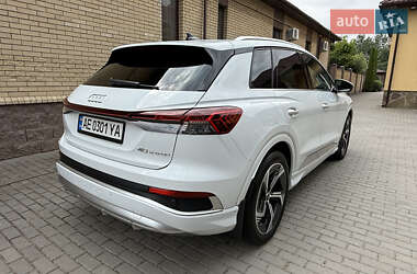 Позашляховик / Кросовер Audi Q4 e-tron 2023 в 