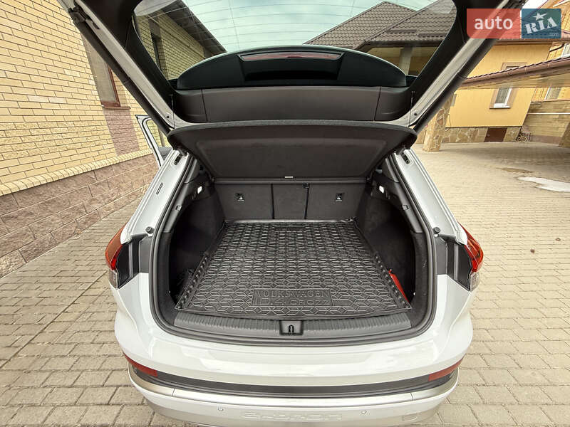 Позашляховик / Кросовер Audi Q4 e-tron 2023 в Дніпрі