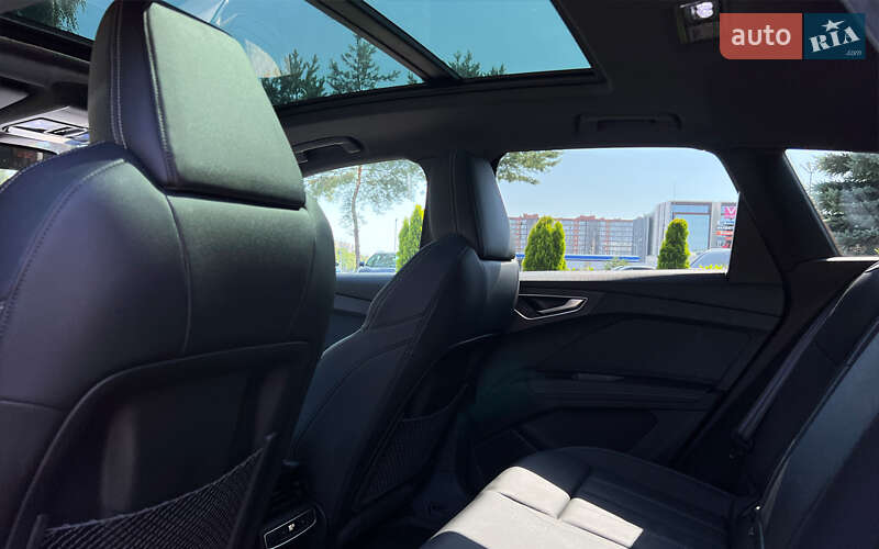 Внедорожник / Кроссовер Audi Q4 e-tron 2022 в Львове