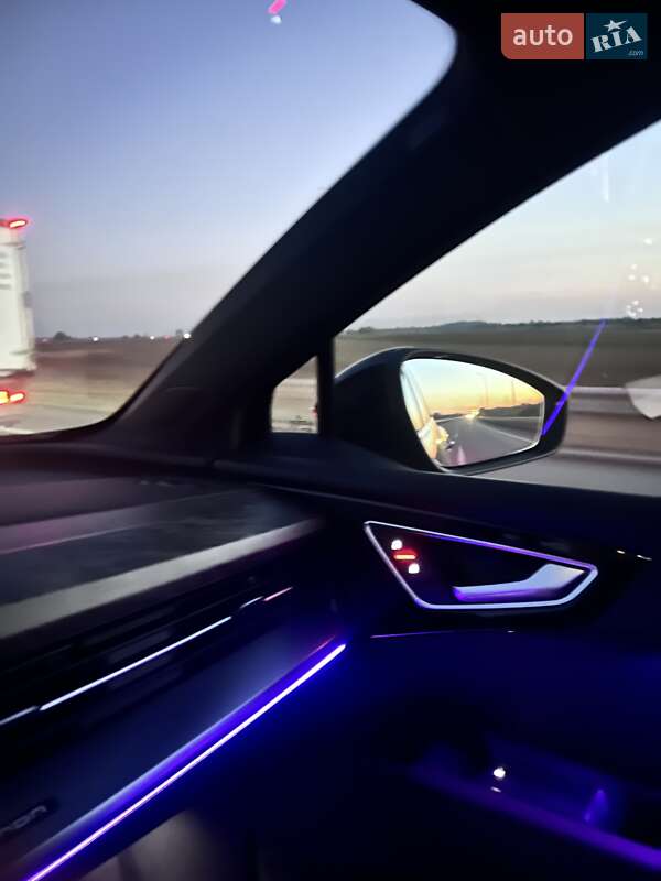 Позашляховик / Кросовер Audi Q4 e-tron 2022 в Дніпрі