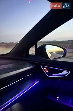 Позашляховик / Кросовер Audi Q4 e-tron 2022 в 
