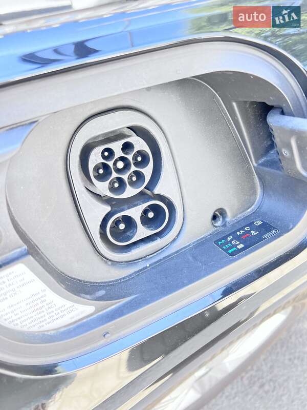 Позашляховик / Кросовер Audi Q4 e-tron 2022 в Дніпрі