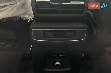 Внедорожник / Кроссовер Audi Q4 e-tron 2025 в 