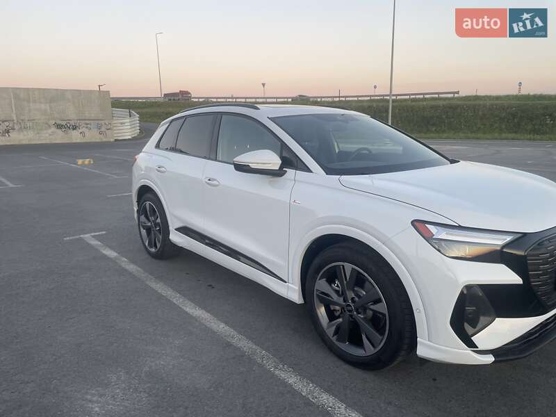 Позашляховик / Кросовер Audi Q4 e-tron 2024 в Львові