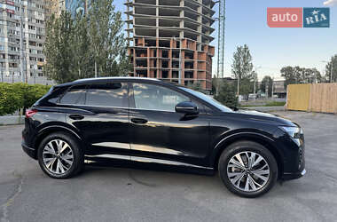 Внедорожник / Кроссовер Audi Q4 e-tron 2023 в 