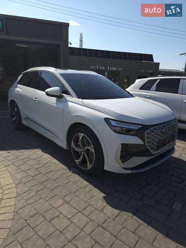 Внедорожник / Кроссовер Audi Q4 e-tron 2024 в 