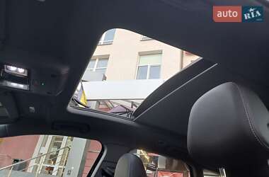 Позашляховик / Кросовер Audi Q4 e-tron 2021 в 