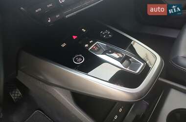 Позашляховик / Кросовер Audi Q4 e-tron 2021 в 