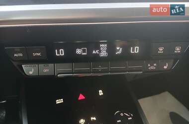 Позашляховик / Кросовер Audi Q4 e-tron 2021 в 