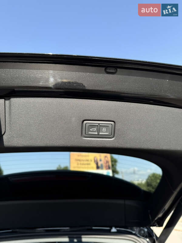 Внедорожник / Кроссовер Audi Q4 e-tron 2021 в Киеве