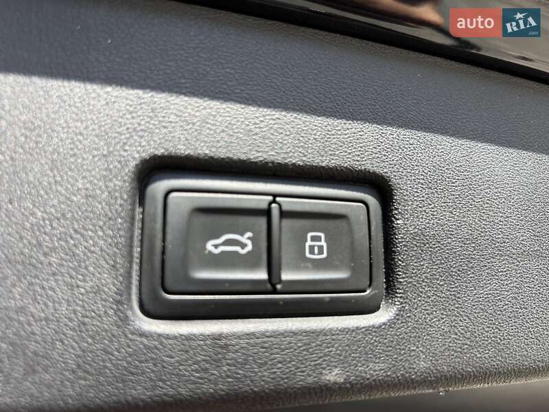 Позашляховик / Кросовер Audi Q4 e-tron 2022 в Дніпрі