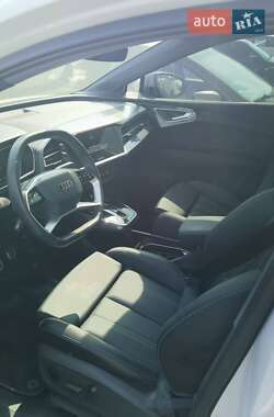 Внедорожник / Кроссовер Audi Q4 e-tron 2024 в 