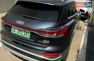 Позашляховик / Кросовер Audi Q4 e-tron 2024 в 