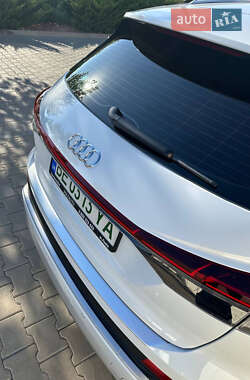 Позашляховик / Кросовер Audi Q4 e-tron 2023 в 