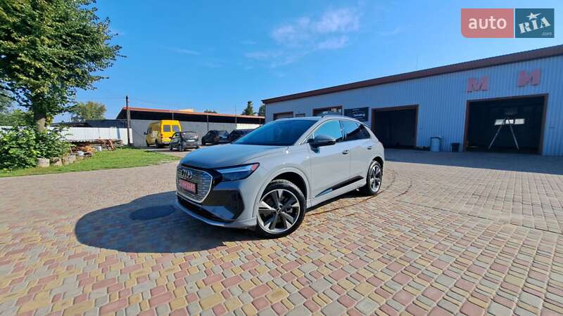 Позашляховик / Кросовер Audi Q4 e-tron 2023 в 