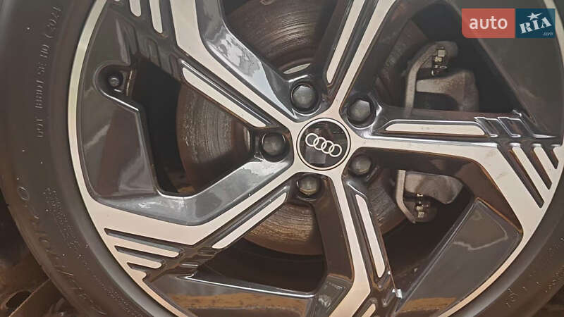 Внедорожник / Кроссовер Audi Q4 e-tron 2024 в Киеве