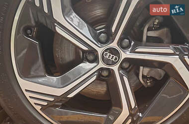 Внедорожник / Кроссовер Audi Q4 e-tron 2024 в 