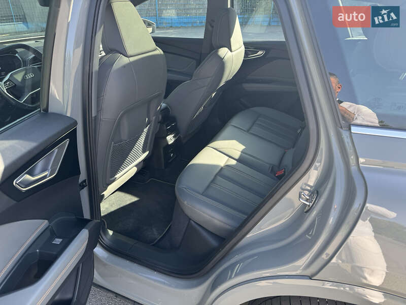 Внедорожник / Кроссовер Audi Q4 e-tron 2023 в Днепре