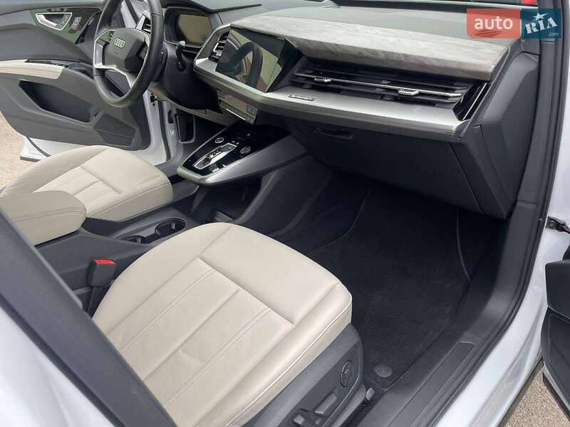 Позашляховик / Кросовер Audi Q4 e-tron 2023 в Івано-Франківську