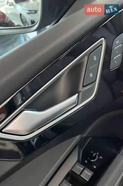 Позашляховик / Кросовер Audi Q4 e-tron 2023 в 