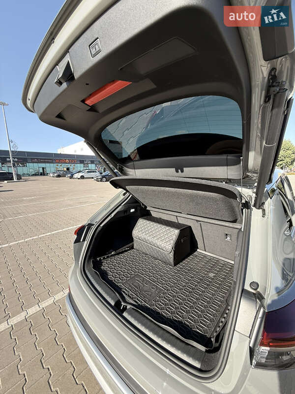 Позашляховик / Кросовер Audi Q4 e-tron 2024 в Києві