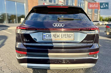 Позашляховик / Кросовер Audi Q4 e-tron 2024 в 