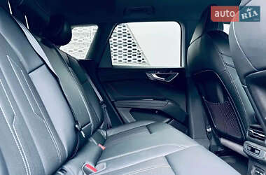 Позашляховик / Кросовер Audi Q4 e-tron 2023 в 