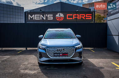 Позашляховик / Кросовер Audi Q4 e-tron 2024 в 