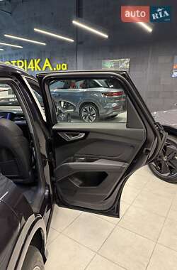 Внедорожник / Кроссовер Audi Q4 e-tron 2025 в 