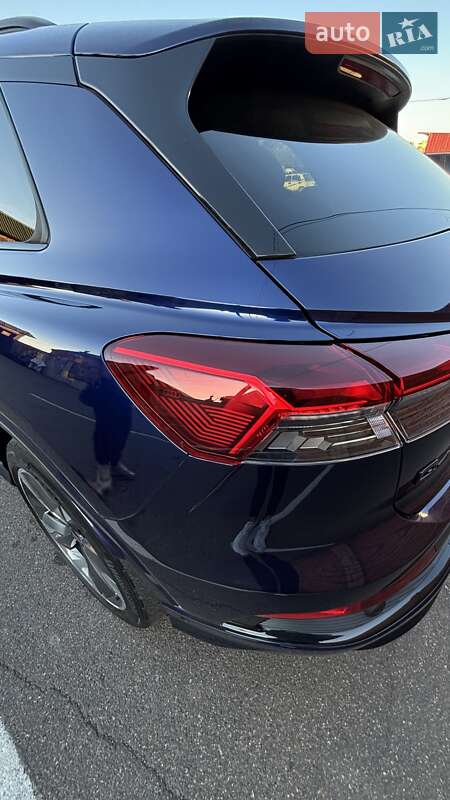 Позашляховик / Кросовер Audi Q4 e-tron 2023 в Кривому Розі