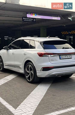 Внедорожник / Кроссовер Audi Q4 e-tron 2024 в 