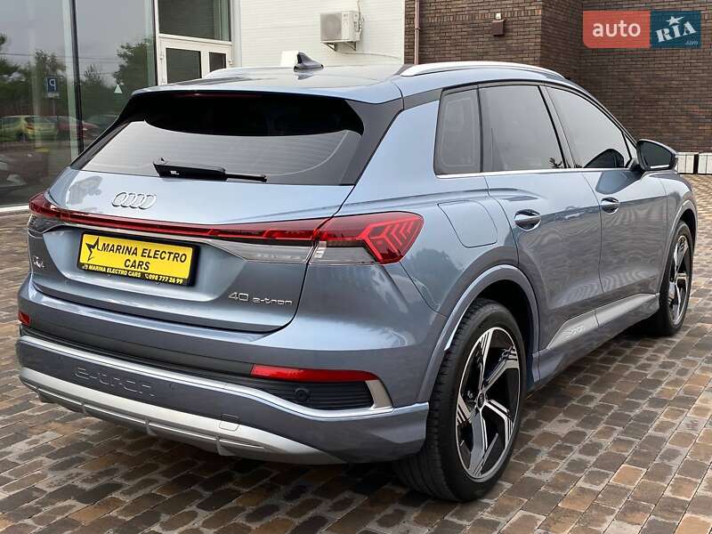 Позашляховик / Кросовер Audi Q4 e-tron 2024 в Погребах