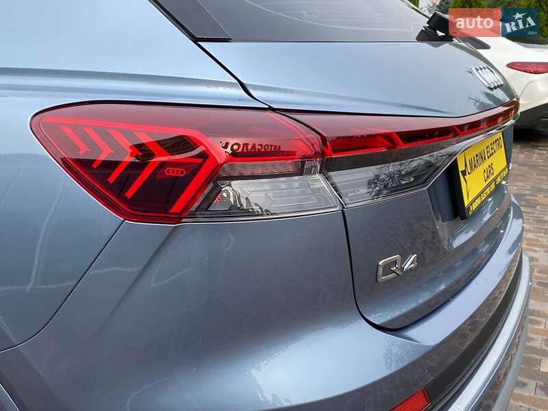 Позашляховик / Кросовер Audi Q4 e-tron 2024 в Погребах