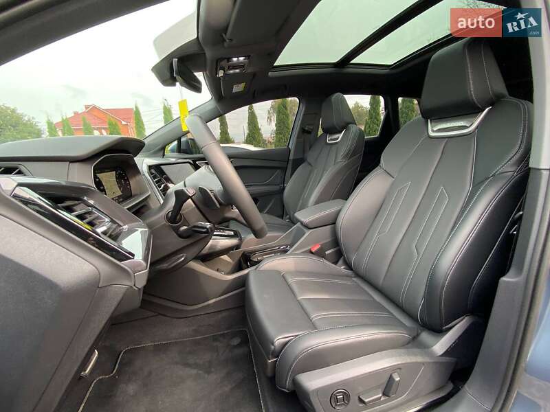 Позашляховик / Кросовер Audi Q4 e-tron 2024 в Погребах