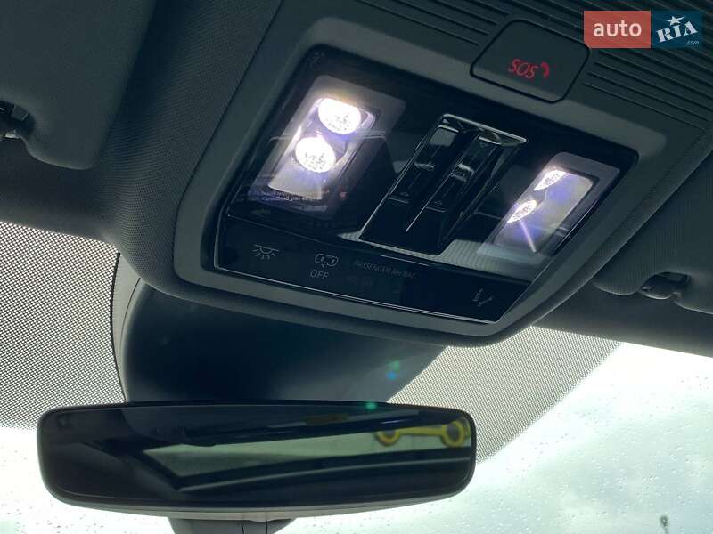 Позашляховик / Кросовер Audi Q4 e-tron 2024 в Погребах