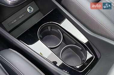 Внедорожник / Кроссовер Audi Q4 e-tron 2024 в 